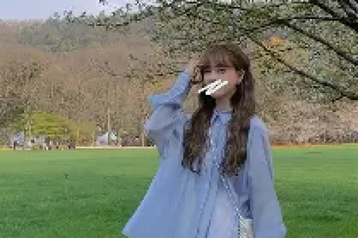 网红晓雪再次爆料李现内幕聊天记录曝光通告单离异身份引发讨论